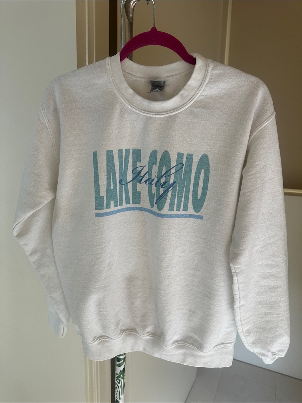 Gildan White Crewneck Sweater with Light Blue 'Lake Como Italy' Graphic